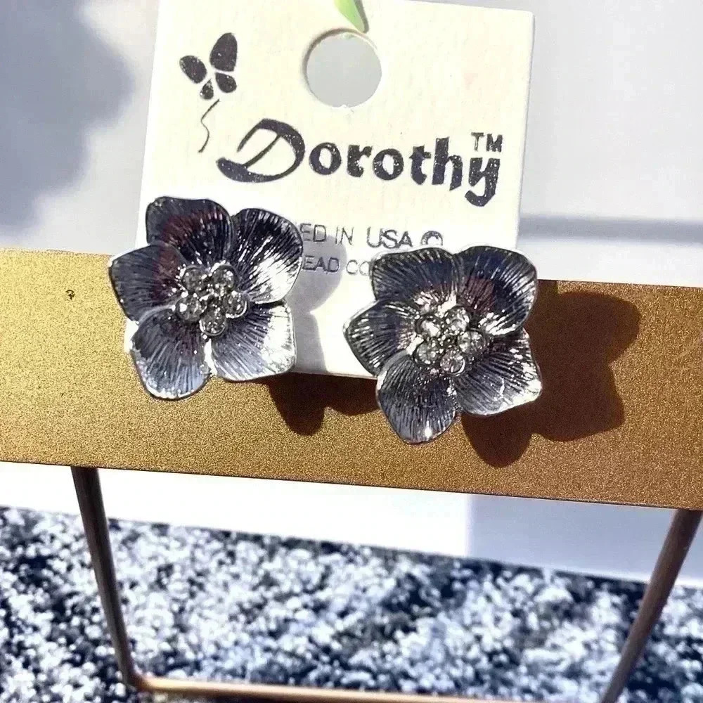 Flower silver earrings - Picture 2 of 3